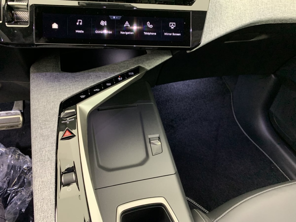 PEUGEOT 3008 Hybrid 145 e-DCS6 GT - ref: 1-365833 - Photo 17