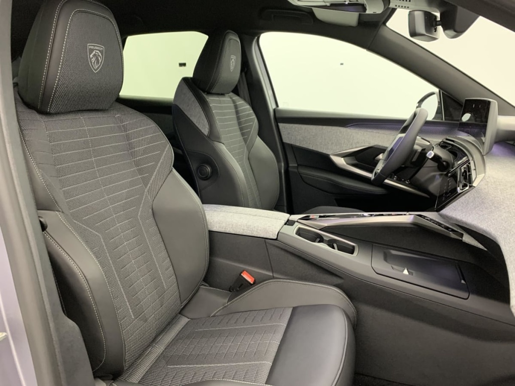 PEUGEOT 3008 Hybrid 145 e-DCS6 GT - ref: 1-365833 - Photo 9