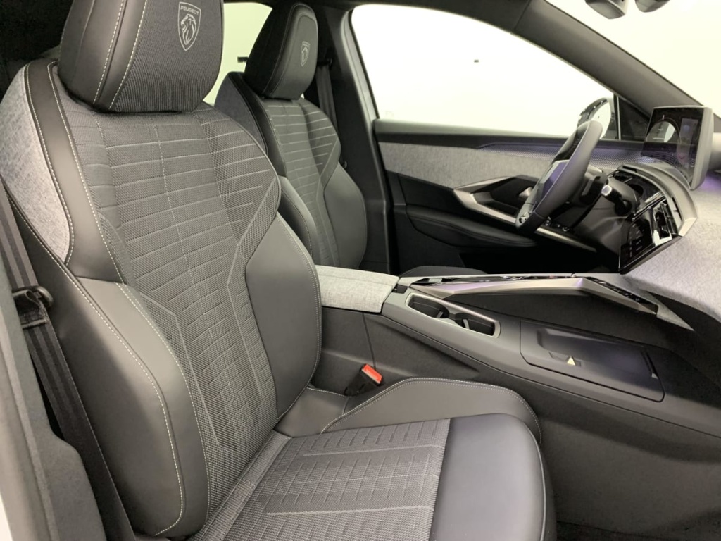 PEUGEOT 3008 Hybrid 145 e-DCS6 GT - ref: 1-366227 - Photo 9