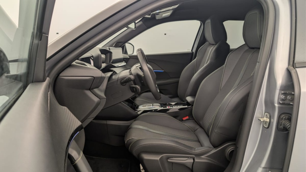 PEUGEOT 2008 50 kWh 136 ch GT - ref: 1-366500 - Photo 16