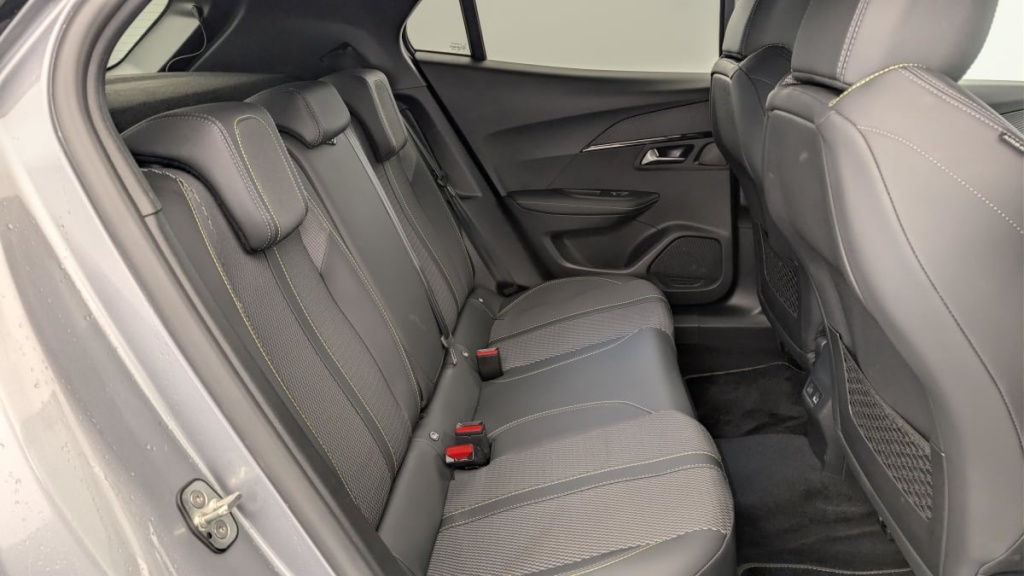 PEUGEOT 2008 50 kWh 136 ch GT - ref: 1-366539 - Photo 10