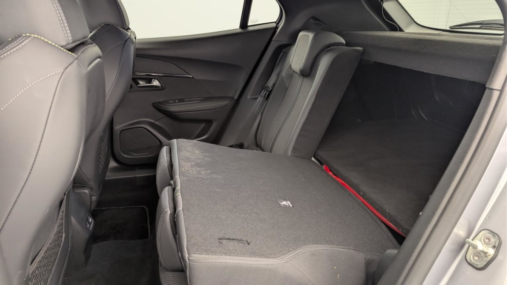 PEUGEOT 2008 50 kWh 136 ch GT - ref: 1-366539 - Photo 12