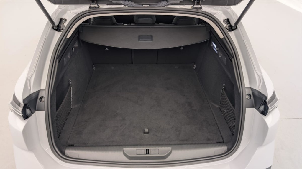 PEUGEOT 308 SW PHEV 180 e-EAT8 Allure - ref: 1-366793 - Photo 11