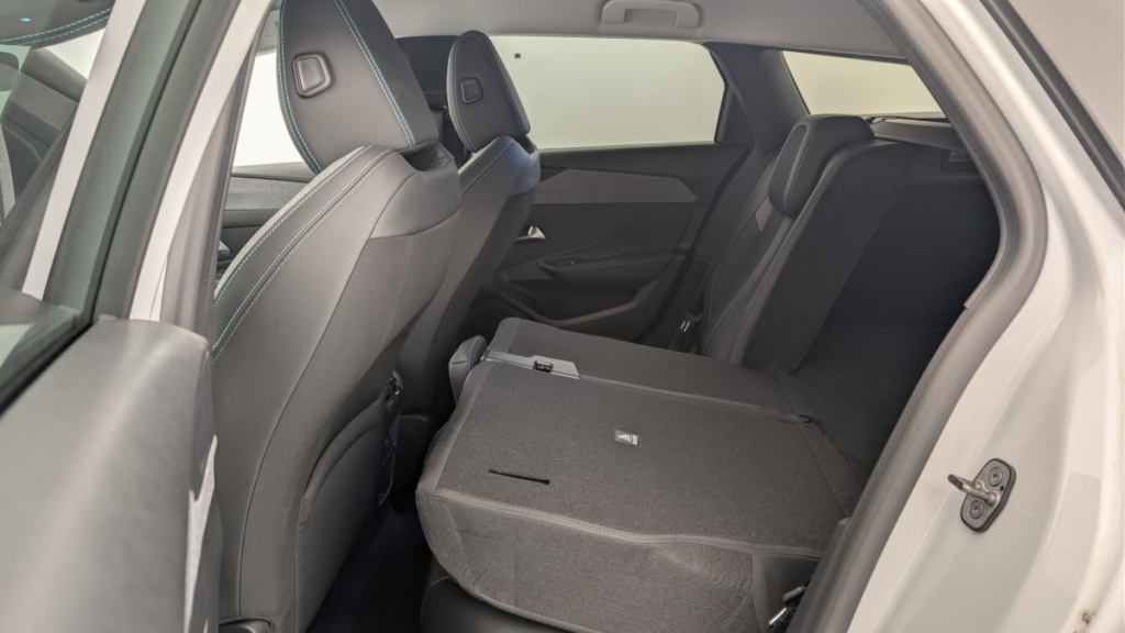 PEUGEOT 308 SW PHEV 180 e-EAT8 Allure - ref: 1-366793 - Photo 12