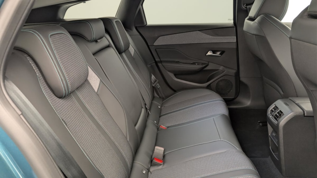 PEUGEOT 308 SW PHEV 180 e-EAT8 Allure - ref: 1-366803 - Photo 10