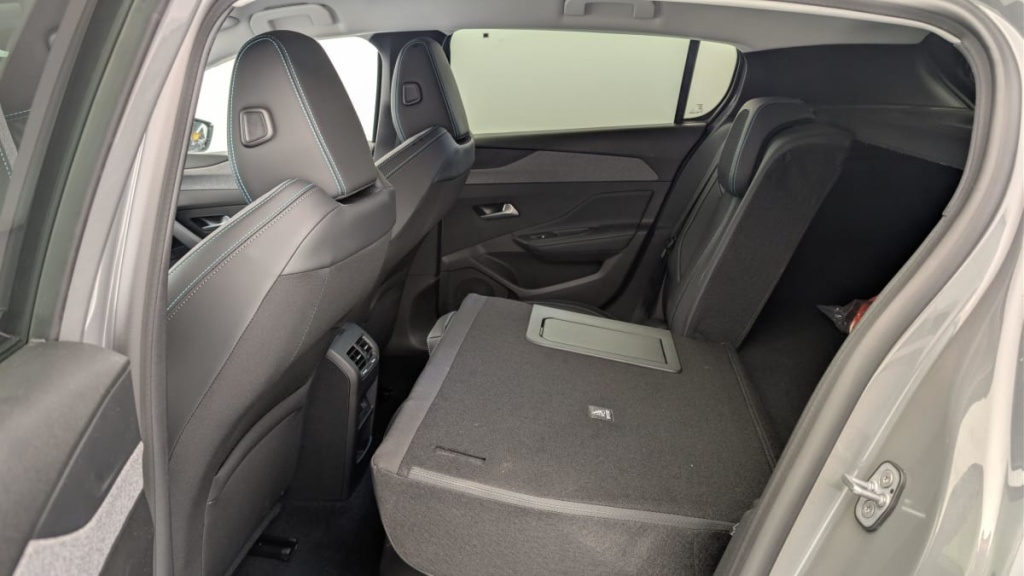 PEUGEOT 308 PHEV 180 e-EAT8 Allure - ref: 1-366827 - Photo 12