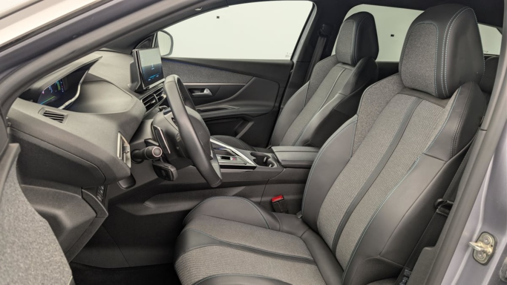 PEUGEOT 3008 Hybrid 225 e-EAT8 Allure Pack - ref: 1-366867 - Photo 16