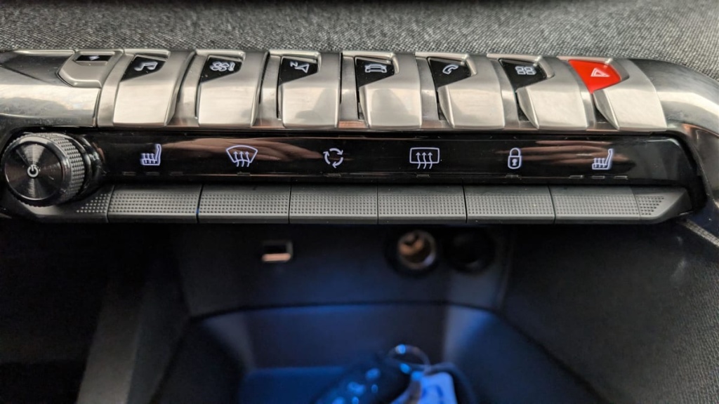 PEUGEOT 3008 Hybrid 225 e-EAT8 Allure Pack - ref: 1-366867 - Photo 20