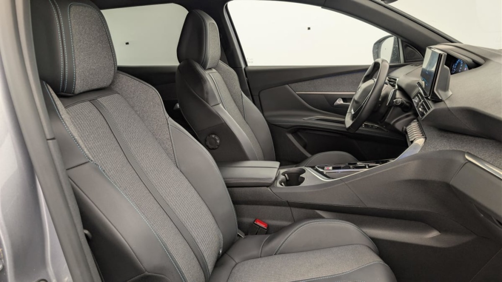 PEUGEOT 3008 Hybrid 225 e-EAT8 Allure Pack - ref: 1-366867 - Photo 9