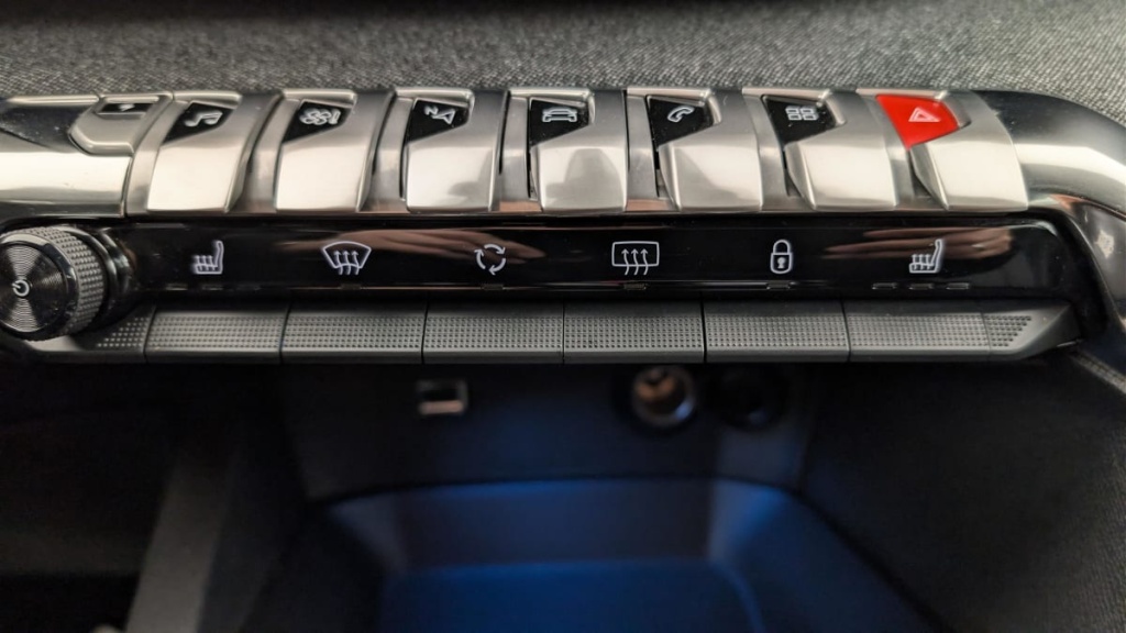 PEUGEOT 3008 Hybrid 225 e-EAT8 Allure Pack - ref: 1-366869 - Photo 20