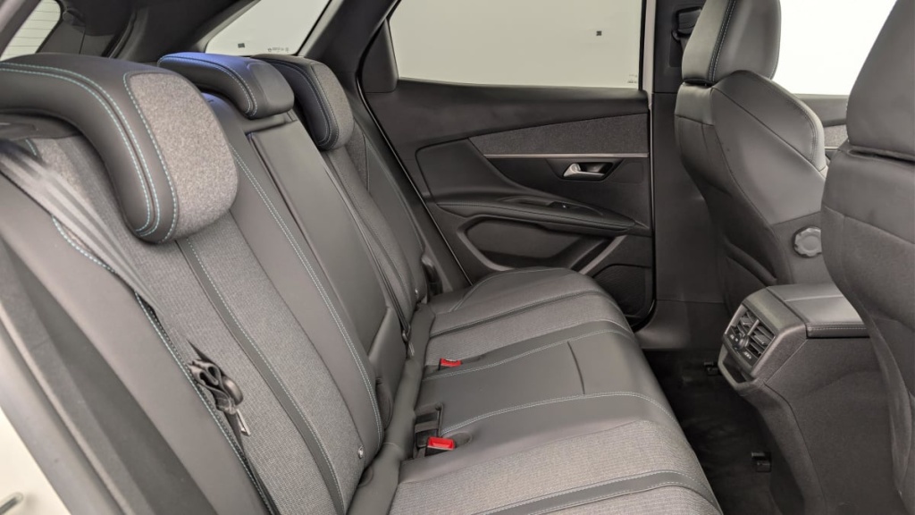 PEUGEOT 3008 Hybrid 225 e-EAT8 Allure Pack - ref: 1-366901 - Photo 10