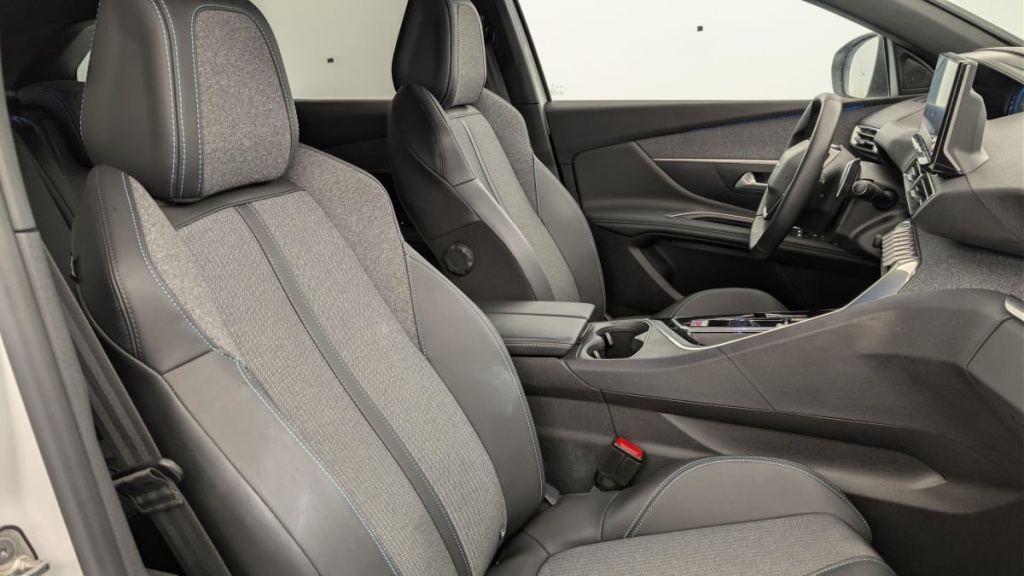 PEUGEOT 3008 Hybrid 225 e-EAT8 Allure Pack - ref: 1-366901 - Photo 9