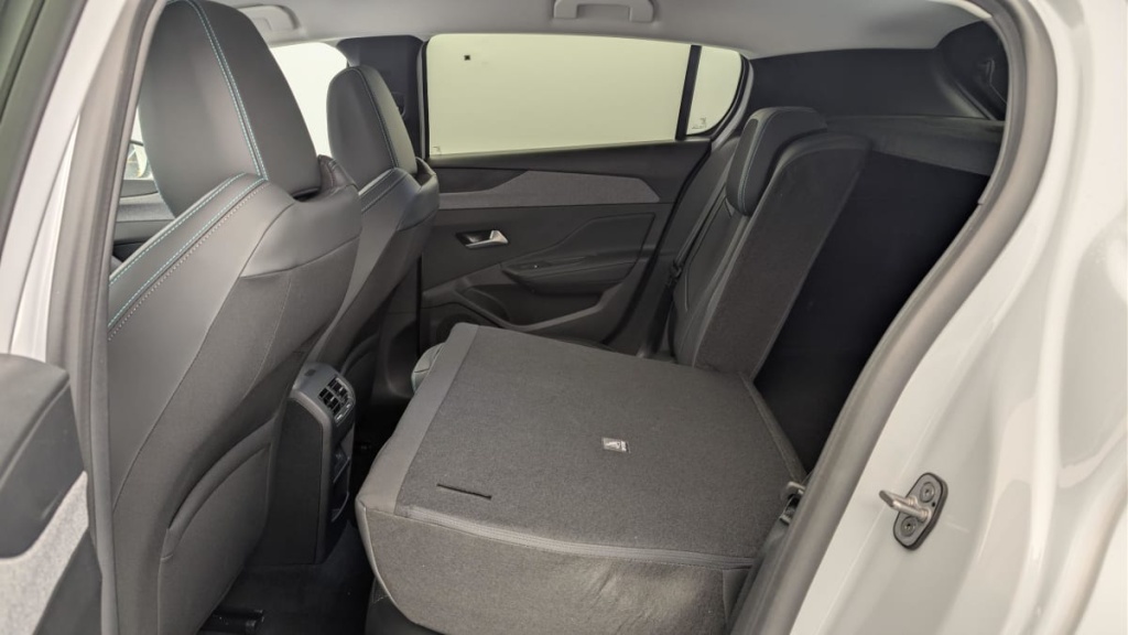 PEUGEOT 308 Hybrid 145 e-DCS6 Allure - ref: 1-367038 - Photo 12