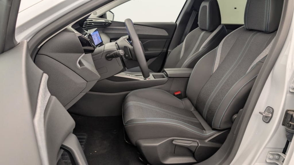 PEUGEOT 308 Hybrid 145 e-DCS6 Allure - ref: 1-367038 - Photo 16