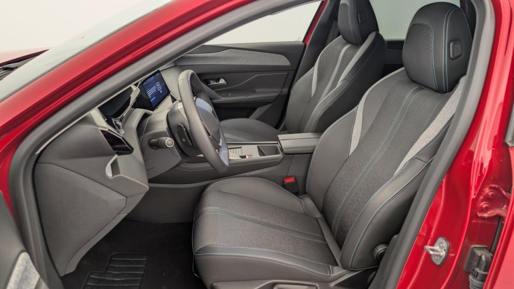 PEUGEOT 308 SW PHEV 180 e-EAT8 Allure - ref: 1-367047 - Photo 16