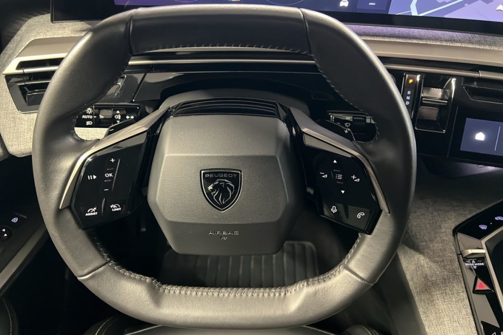 PEUGEOT 3008 Hybrid 136 e-DCS6 Allure - ref: 1-367142 - Photo 14
