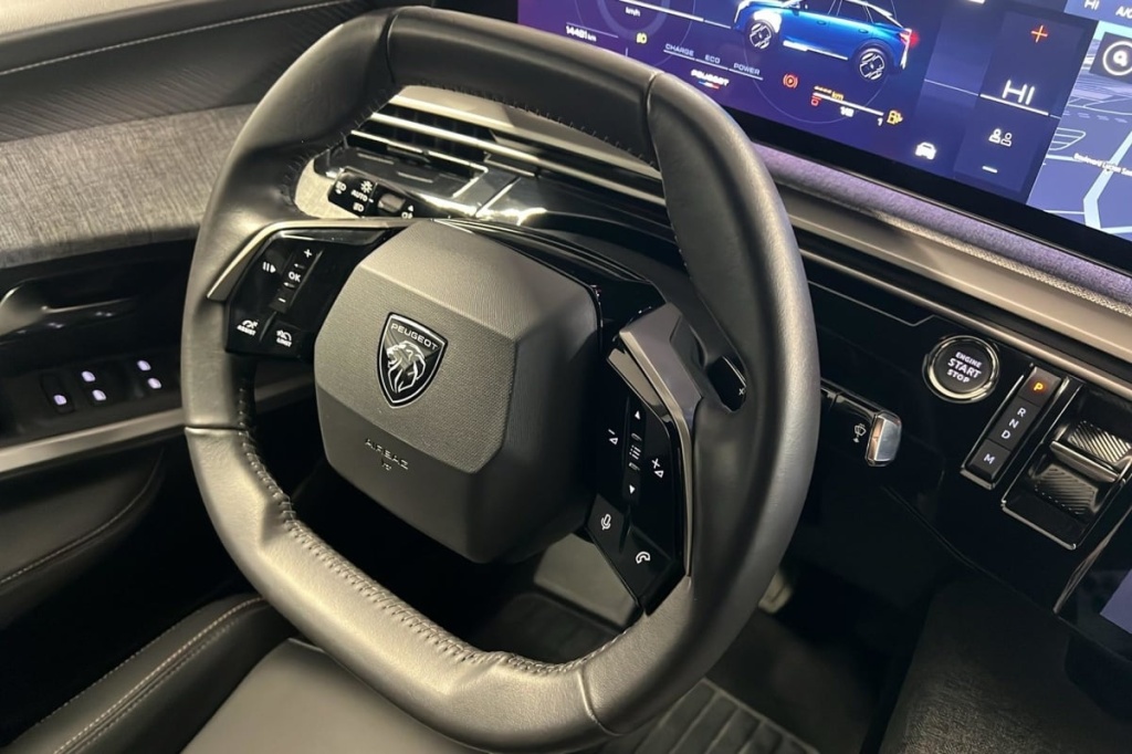 PEUGEOT 3008 Hybrid 136 e-DCS6 Allure - ref: 1-367142 - Photo 15