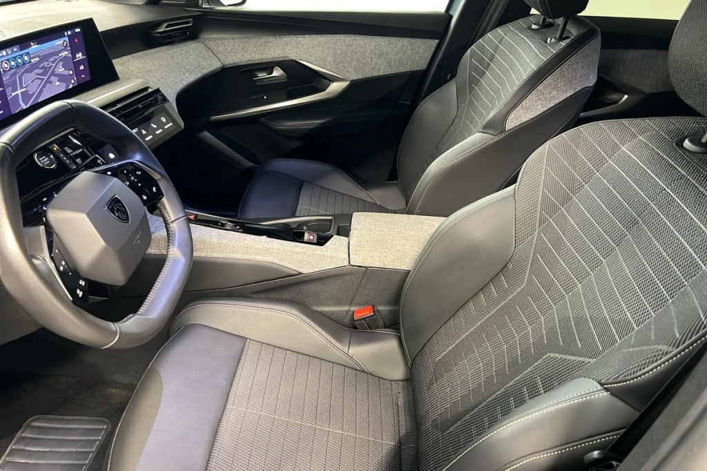 PEUGEOT 3008 Hybrid 136 e-DCS6 Allure - ref: 1-367142 - Photo 9