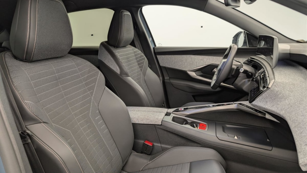 PEUGEOT 3008 HYBRID 136 E-DCS6 ALLURE - ref: 1-367149 - Photo 9