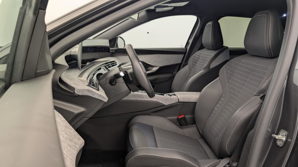 PEUGEOT 3008 HYBRID 136 E-DCS6 ALLURE - ref: 1-367153 - Photo 16