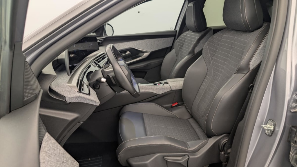 PEUGEOT 3008 HYBRID 136 E-DCS6 ALLURE - ref: 1-367158 - Photo 16