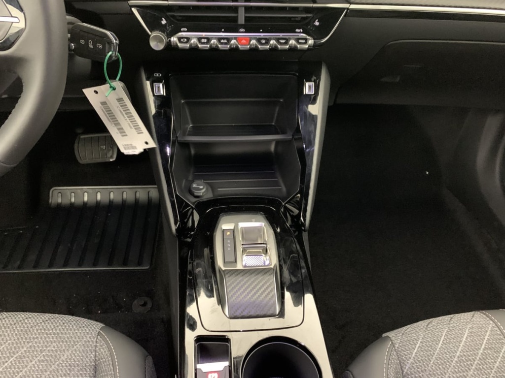 PEUGEOT 2008 Hybrid 145 e-DCS6 Allure - ref: 1-367164 - Photo 18
