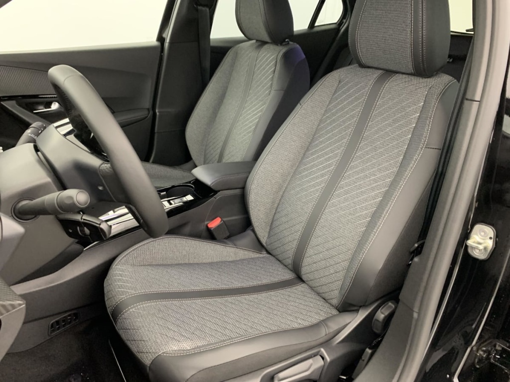 PEUGEOT 2008 Hybrid 145 e-DCS6 Allure - ref: 1-367168 - Photo 20