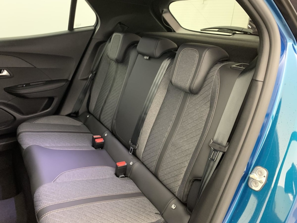 PEUGEOT 2008 Hybrid 145 e-DCS6 Allure - ref: 1-367212 - Photo 19