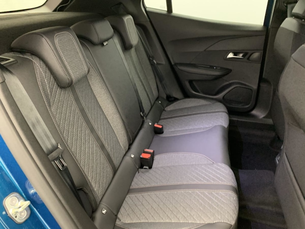 PEUGEOT 2008 Hybrid 145 e-DCS6 Allure - ref: 1-367214 - Photo 10