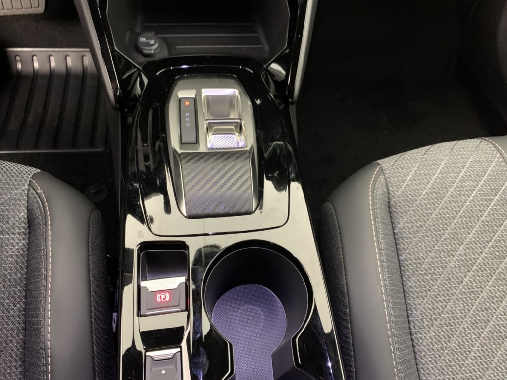 PEUGEOT 2008 Hybrid 145 e-DCS6 Allure - ref: 1-367216 - Photo 18