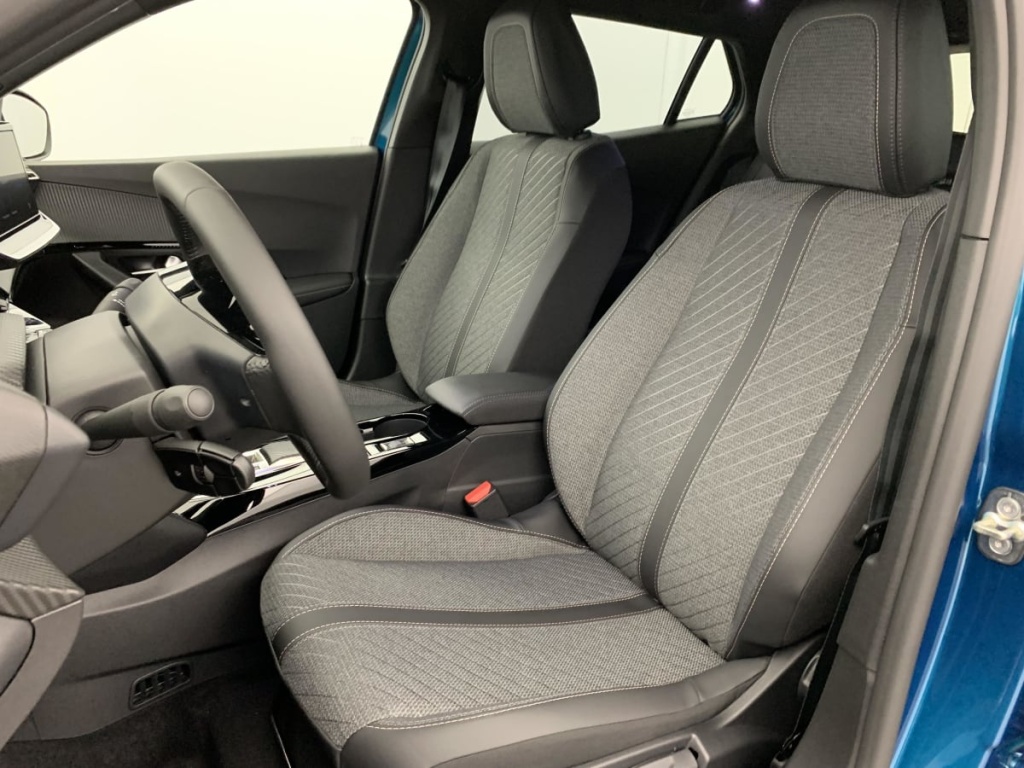 PEUGEOT 2008 Hybrid 145 e-DCS6 Allure - ref: 1-367218 - Photo 20