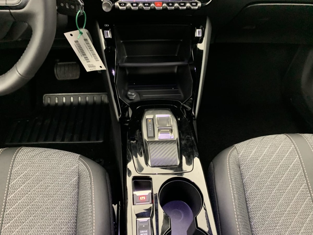 PEUGEOT 2008 Hybrid 145 e-DCS6 Allure - ref: 1-367232 - Photo 18