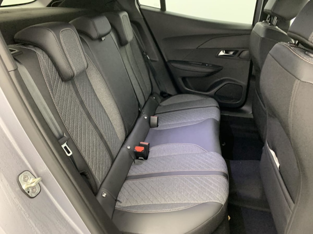 PEUGEOT 2008 Hybrid 145 e-DCS6 Allure - ref: 1-367234 - Photo 10