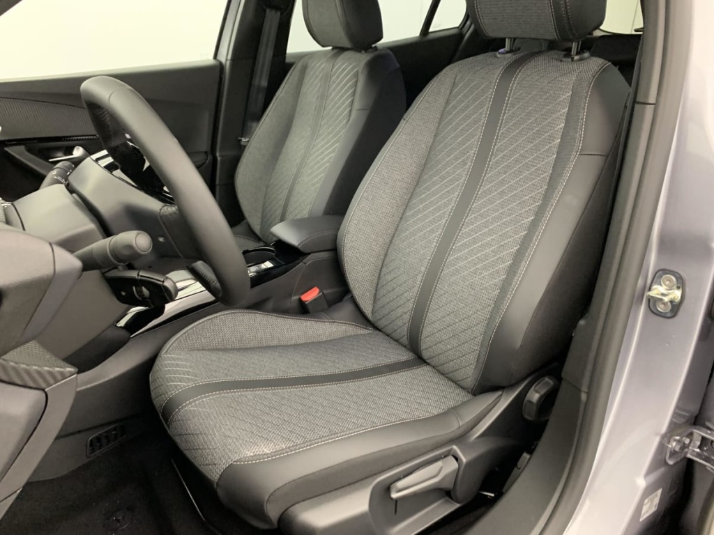 PEUGEOT 2008 Hybrid 145 e-DCS6 Allure - ref: 1-367234 - Photo 20