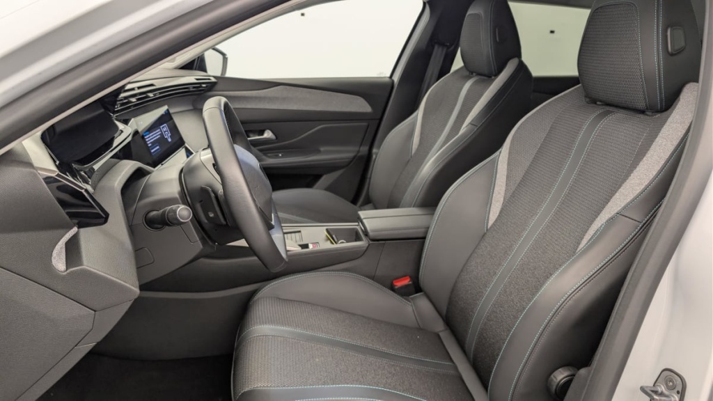 PEUGEOT 408 Hybrid 136 e-DCS6 Allure - ref: 1-367302 - Photo 16