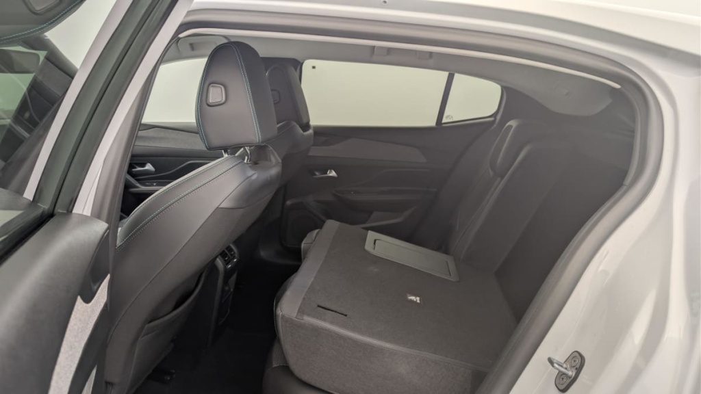 PEUGEOT 408 Hybrid 136 e-DCS6 Allure - ref: 1-367304 - Photo 12