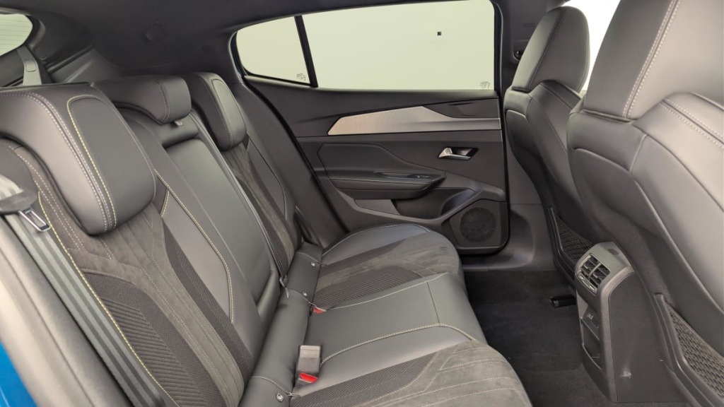 PEUGEOT 408 Hybrid 145 e-DCS6 GT - ref: 1-367379 - Photo 10