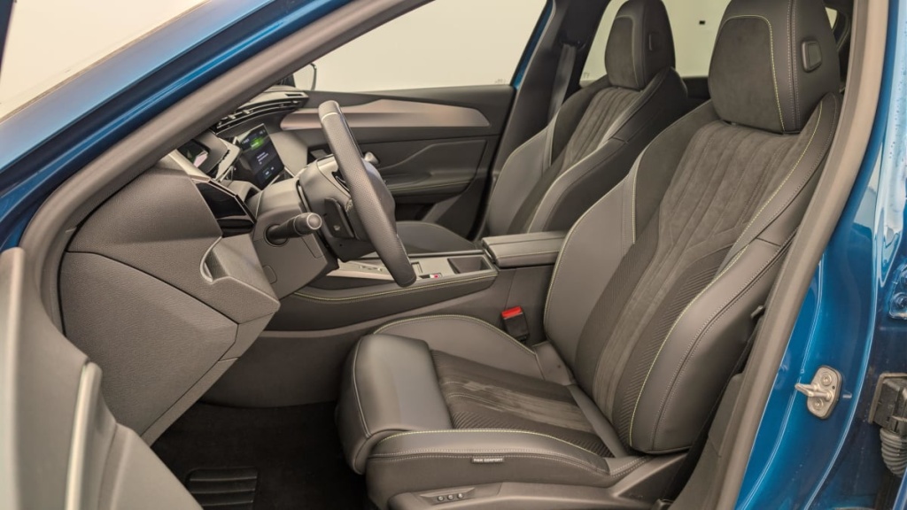 PEUGEOT 408 Hybrid 145 e-DCS6 GT - ref: 1-367379 - Photo 16