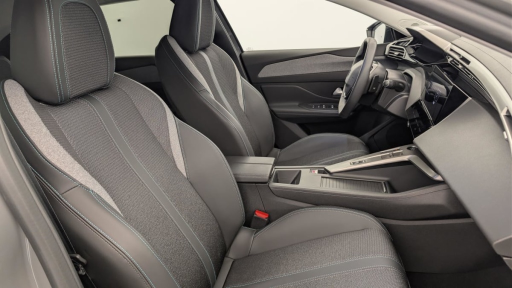 PEUGEOT 408 Hybrid 145 e-DCS6 Allure - ref: 1-367584 - Photo 9