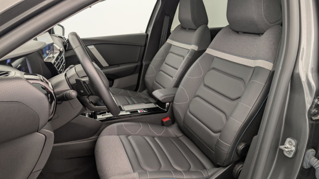 CITROEN C4 PureTech 130 EAT8 Max - ref: 1-367934 - Photo 16