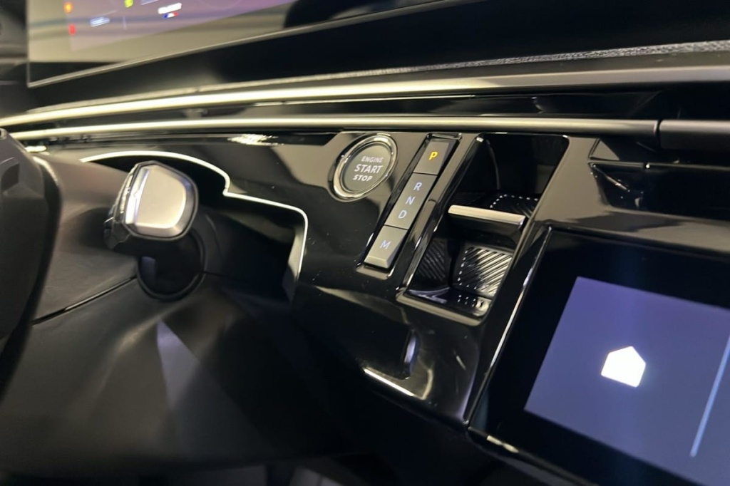 PEUGEOT 3008 Hybrid 136 e-DCS6 Allure - ref: 1-368093 - Photo 16