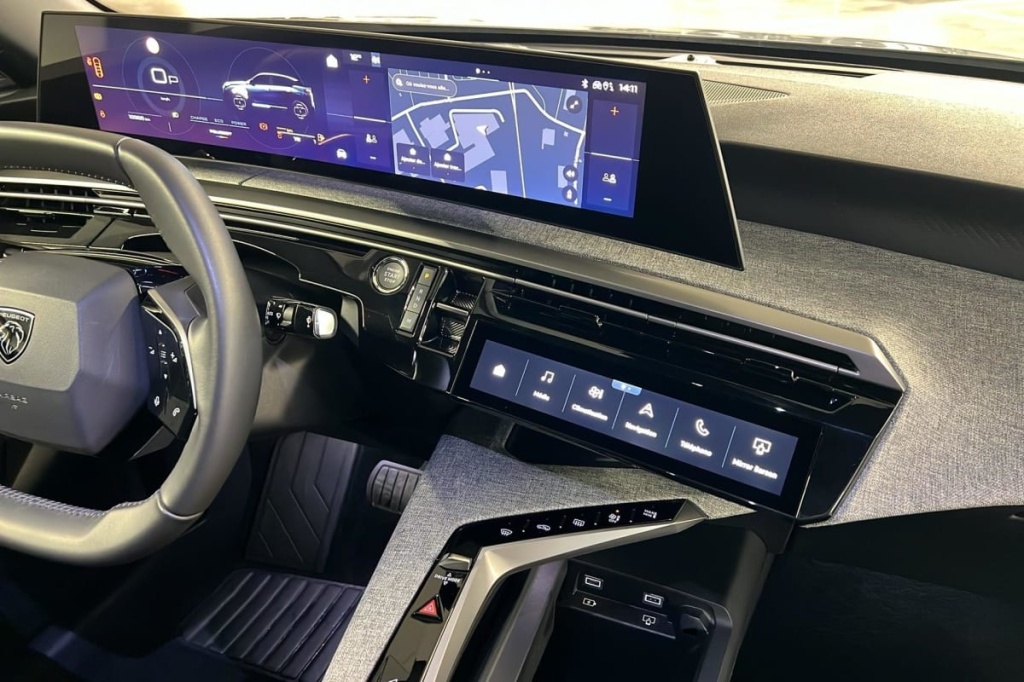 PEUGEOT 3008 Hybrid 136 e-DCS6 Allure - ref: 1-368093 - Photo 17