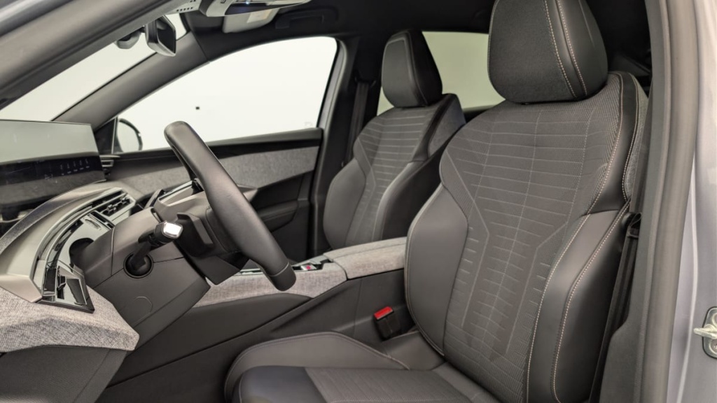 PEUGEOT 3008 Hybrid 136 e-DCS6 Allure - ref: 1-368094 - Photo 16