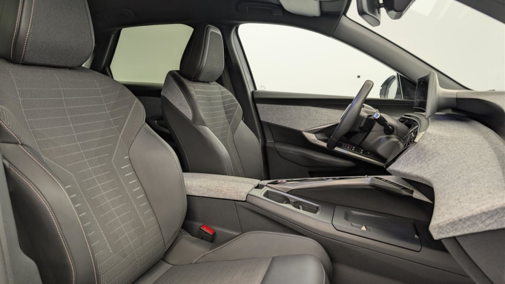 PEUGEOT 3008 Hybrid 136 e-DCS6 Allure - ref: 1-368094 - Photo 9