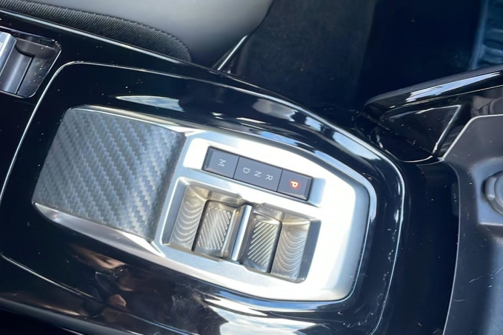 PEUGEOT 2008 Hybrid 136 e-DCS6 Allure - ref: 1-368966 - Photo 16