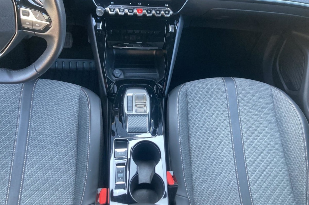 PEUGEOT 2008 Hybrid 136 e-DCS6 Allure - ref: 1-368971 - Photo 17