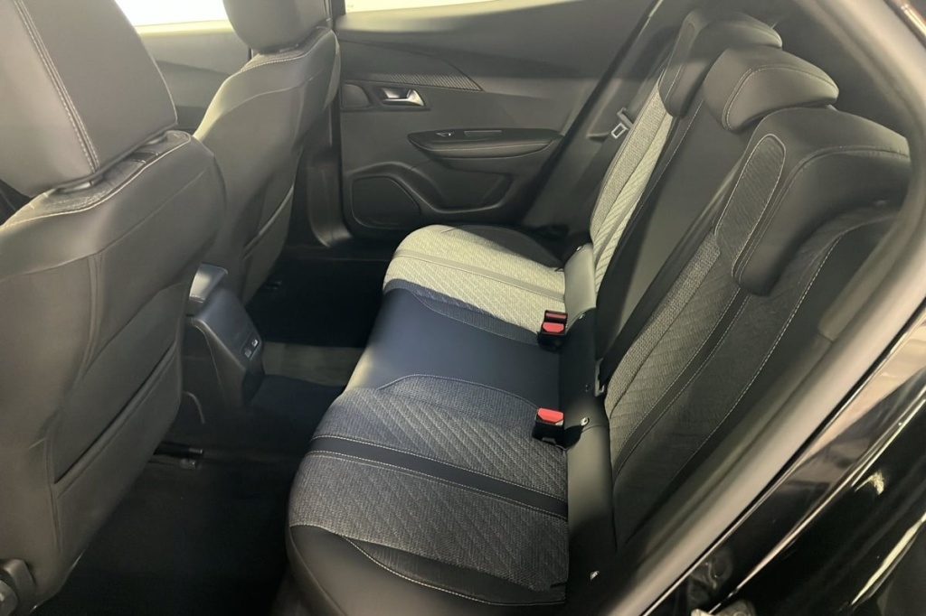 PEUGEOT 2008 Hybrid 136 e-DCS6 Allure - ref: 1-368994 - Photo 10