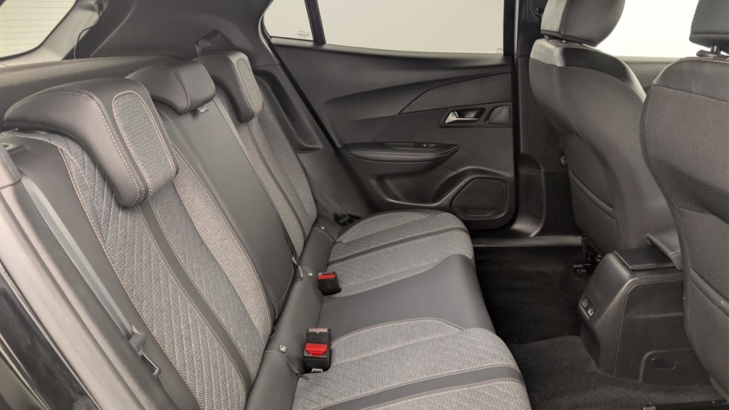 PEUGEOT 2008 Hybrid 136 e-DCS6 Allure - ref: 1-368996 - Photo 10