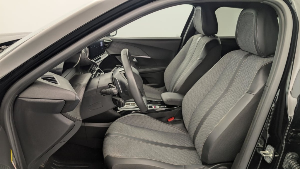 PEUGEOT 2008 Hybrid 136 e-DCS6 Allure - ref: 1-368996 - Photo 16