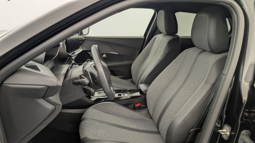 PEUGEOT 2008 Hybrid 136 e-DCS6 Allure - ref: 1-368999 - Photo 16